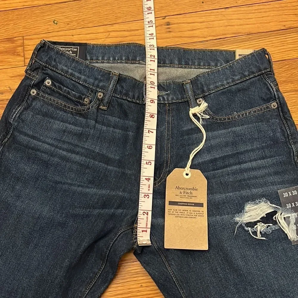 NWT A&F Rustin Cropped Athletic Slim Jeans size 30”‎